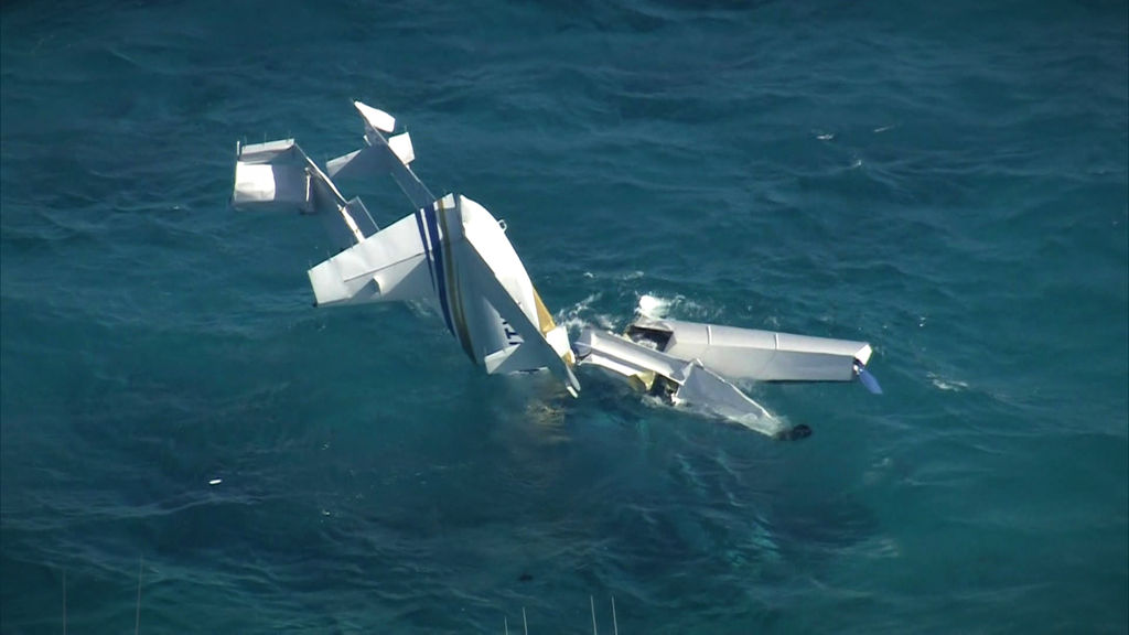 Pilot safety demonstration saves lives, Rottnest Island seaplane crash, emergency exit survival tips, seaplane safety protocol, Western Australia air accident news